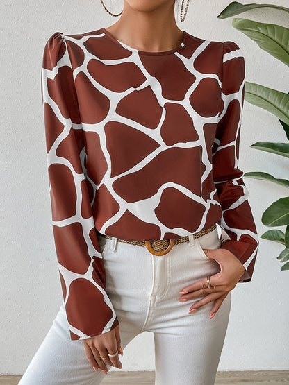 Effortlessly Elegant T-Shirt with a Timeless Design