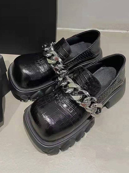 Well Tailored Shoes with a Graceful Silhouette