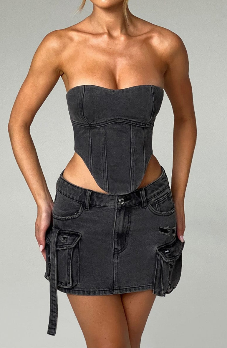 Effortlessly Elegant Garment with a Timeless Design