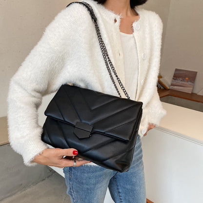 Polished Bag with an Effortless Classic Look