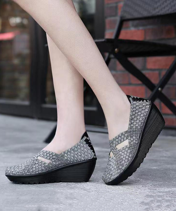 Effortlessly Elegant Heels with a Timeless Design