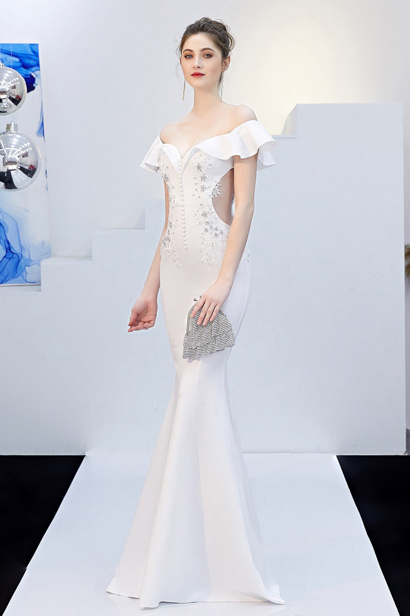 Well Tailored Dress with a Graceful Silhouette