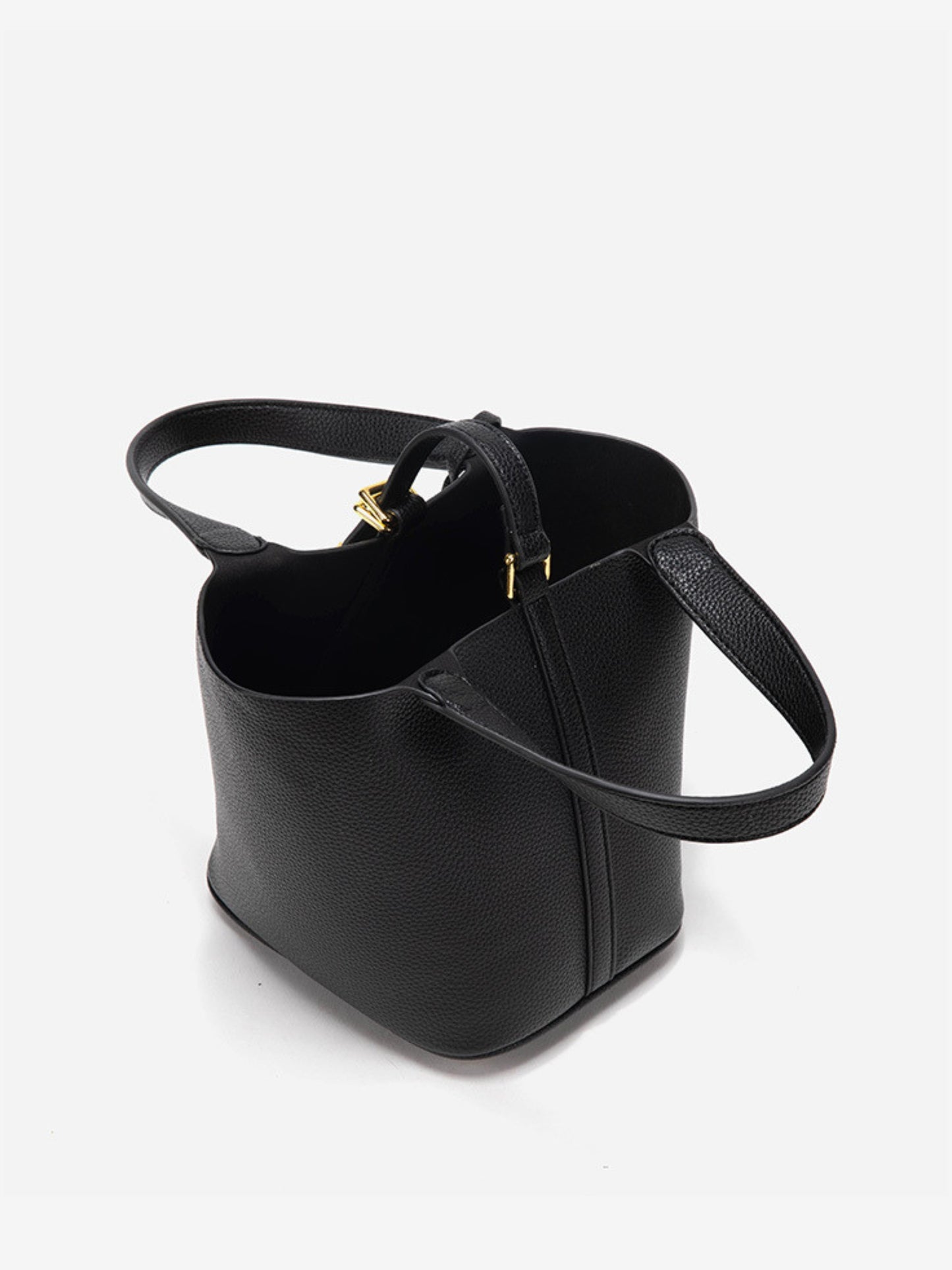 Well Tailored Bag with a Graceful Silhouette