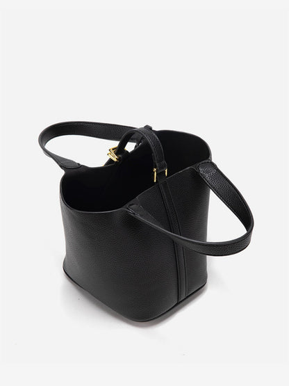 Well Tailored Bag with a Graceful Silhouette