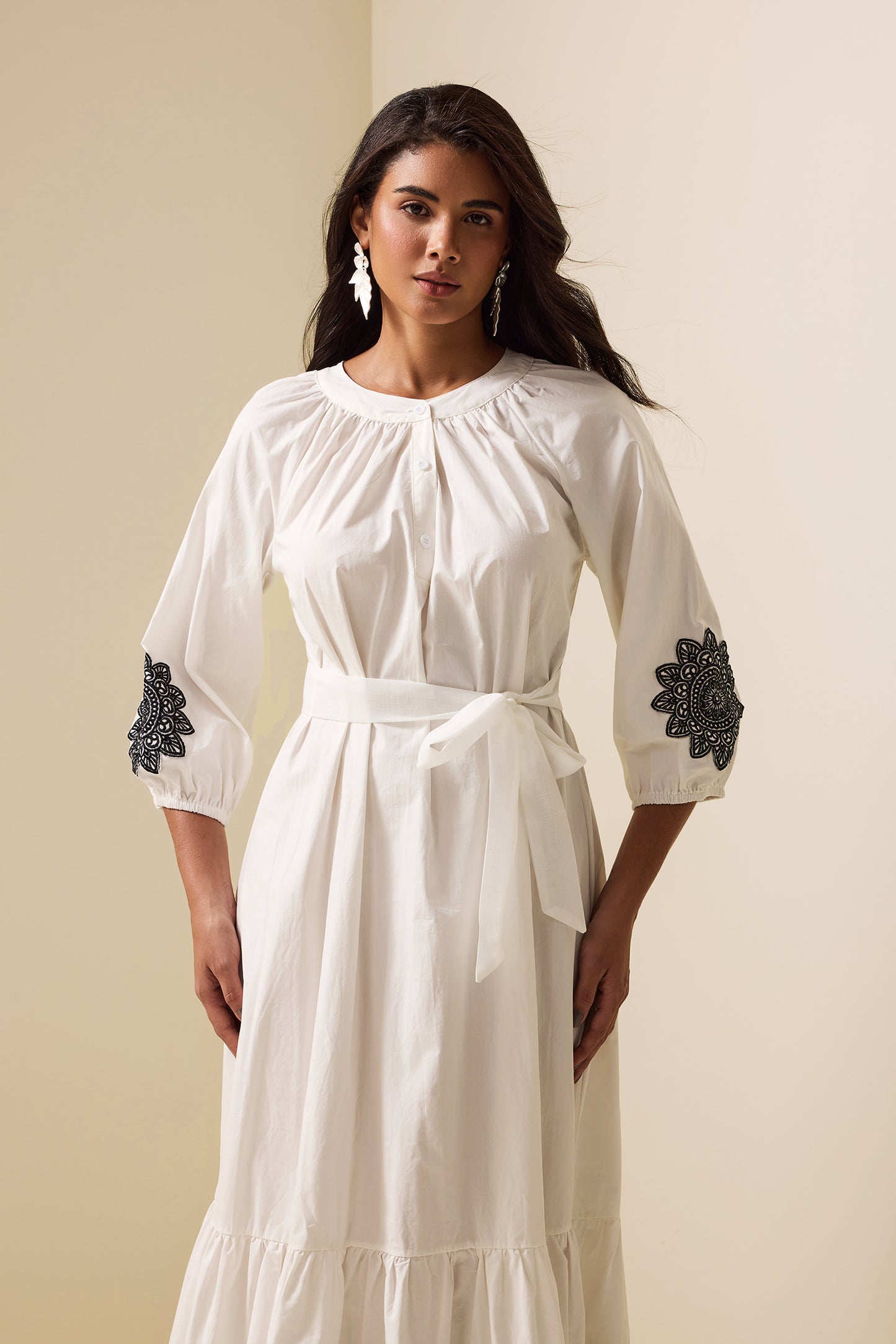 Effortlessly Elegant Dress with a Timeless Design