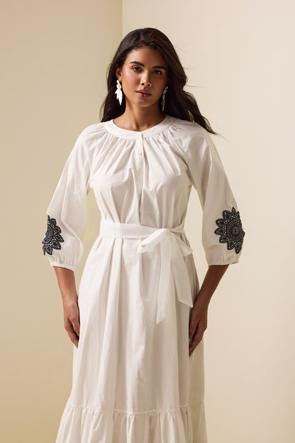 Effortlessly Elegant Dress with a Timeless Design