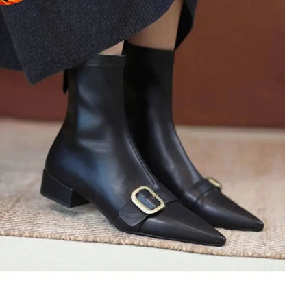 Effortlessly Elegant Boots with a Timeless Design