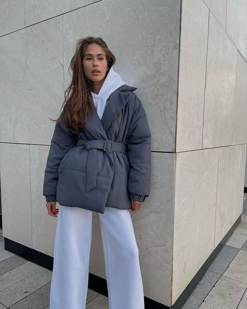 Effortlessly Elegant Jacket with a Timeless Design