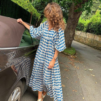 Classic Vintage Dress with a Flattering Fit