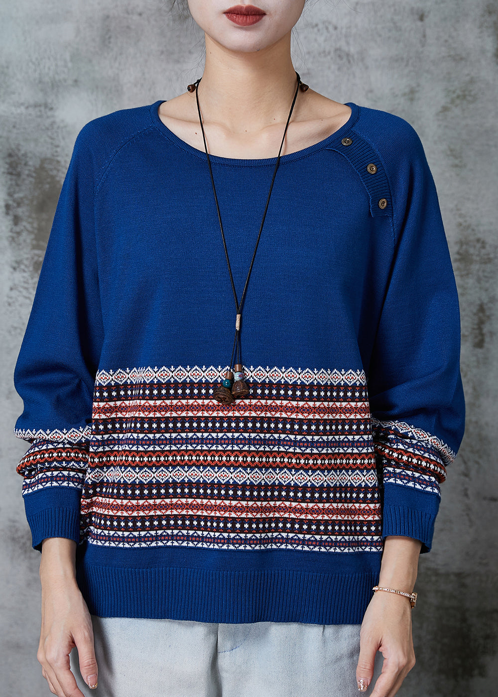 Effortlessly Elegant Sweater with a Timeless Design