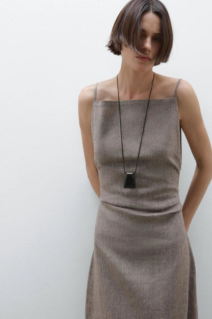 Well Tailored Dress with a Graceful Silhouette