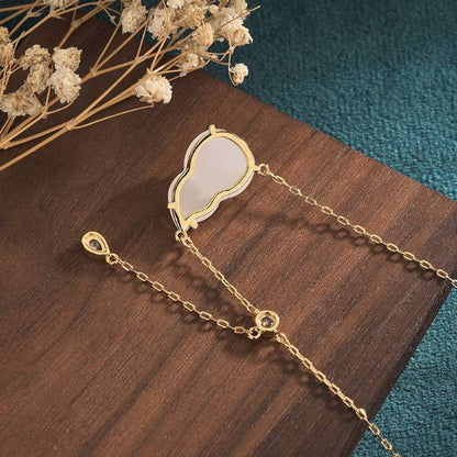 Effortlessly Elegant Garment with a Timeless Design