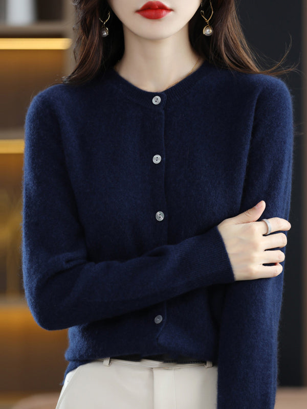 Well Tailored Cardigan with a Graceful Silhouette