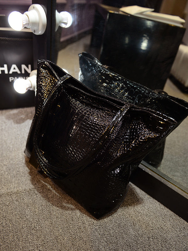 Polished Bag with an Effortless Classic Look