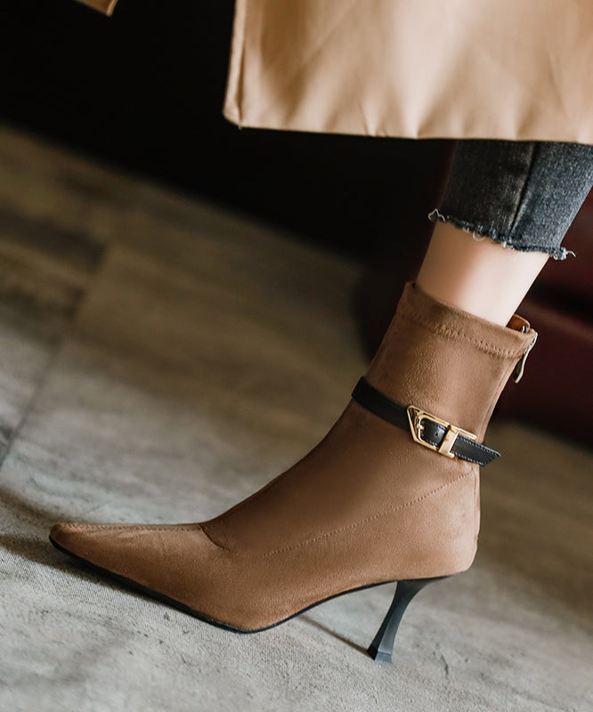 Effortlessly Elegant Boots with a Timeless Design