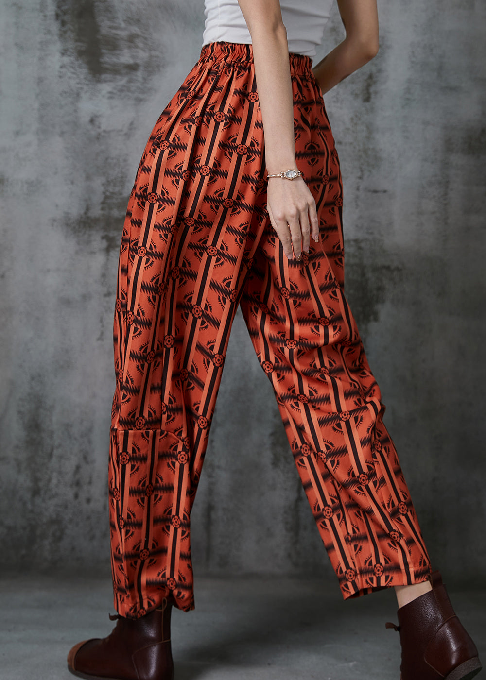 Well Tailored Pants with a Graceful Silhouette
