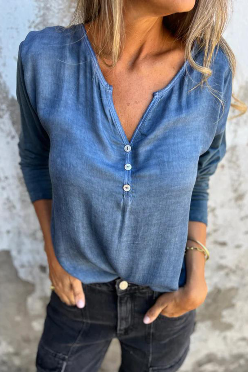 Effortlessly Elegant Top with a Timeless Design