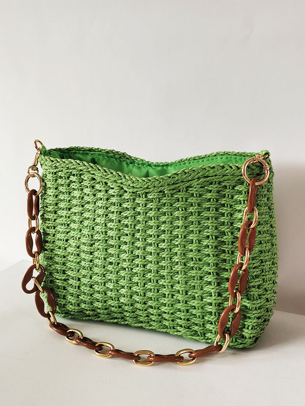 Well Tailored Bag with a Graceful Silhouette