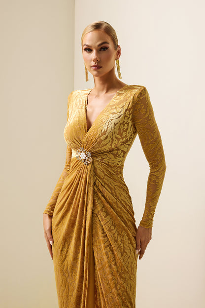 Gracefully Styled Dress for Any Occasion