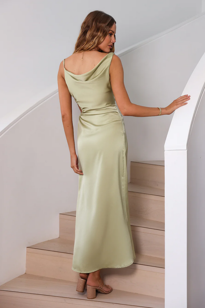 Gracefully Styled Dress for Any Occasion