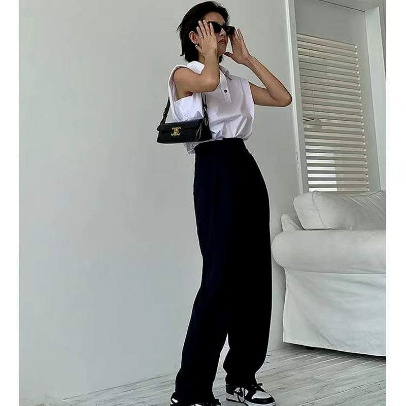 Well Tailored Pants with a Graceful Silhouette