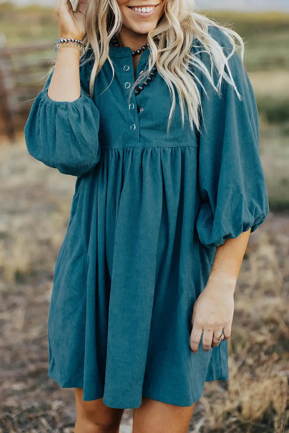 Effortlessly Elegant Dress with a Timeless Design