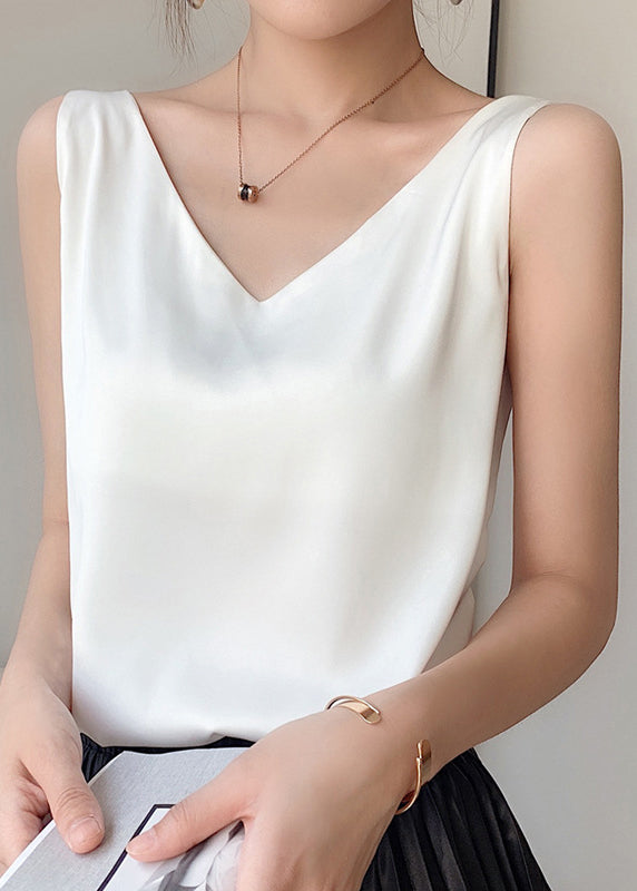 Effortlessly Elegant Garment with a Timeless Design