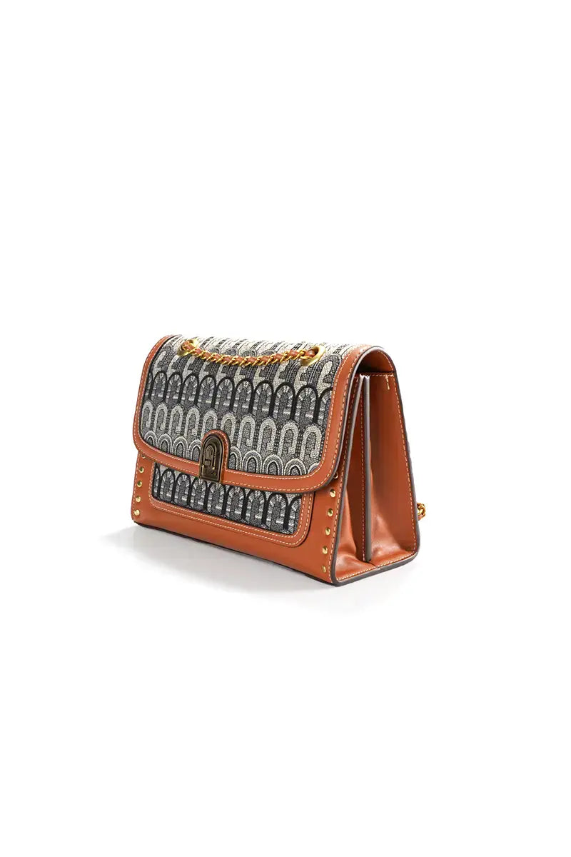 Gracefully Styled Bag for Any Occasion