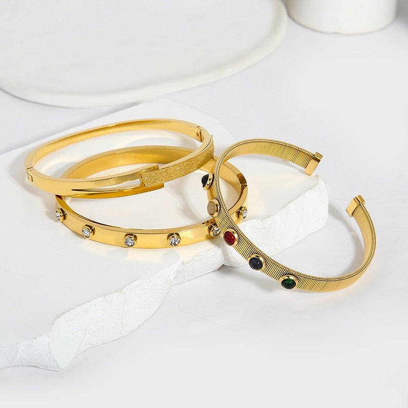 Effortlessly Elegant Garment with a Timeless Design