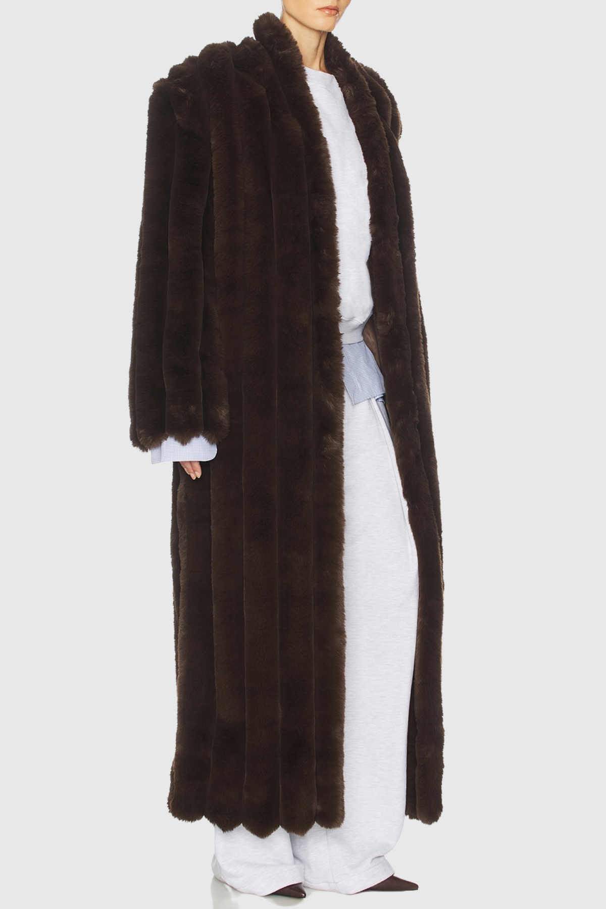 Well Tailored Coat with a Graceful Silhouette