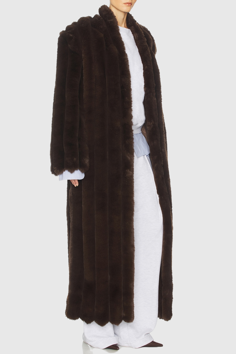 Well Tailored Coat with a Graceful Silhouette