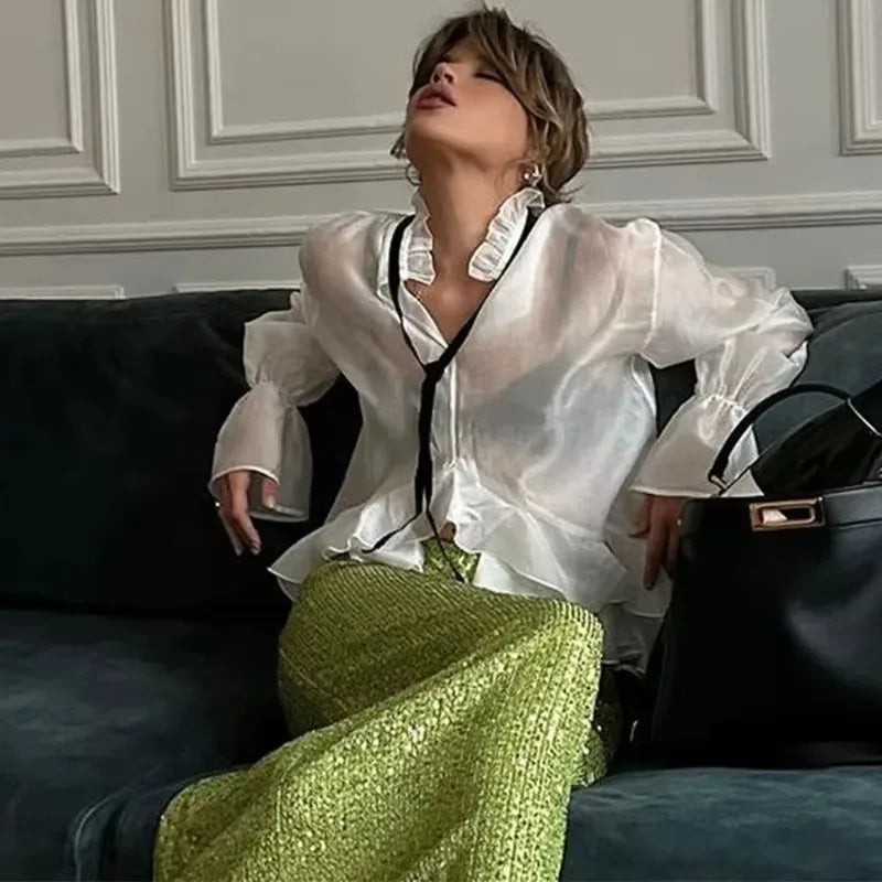Well Tailored Blouse with a Graceful Silhouette