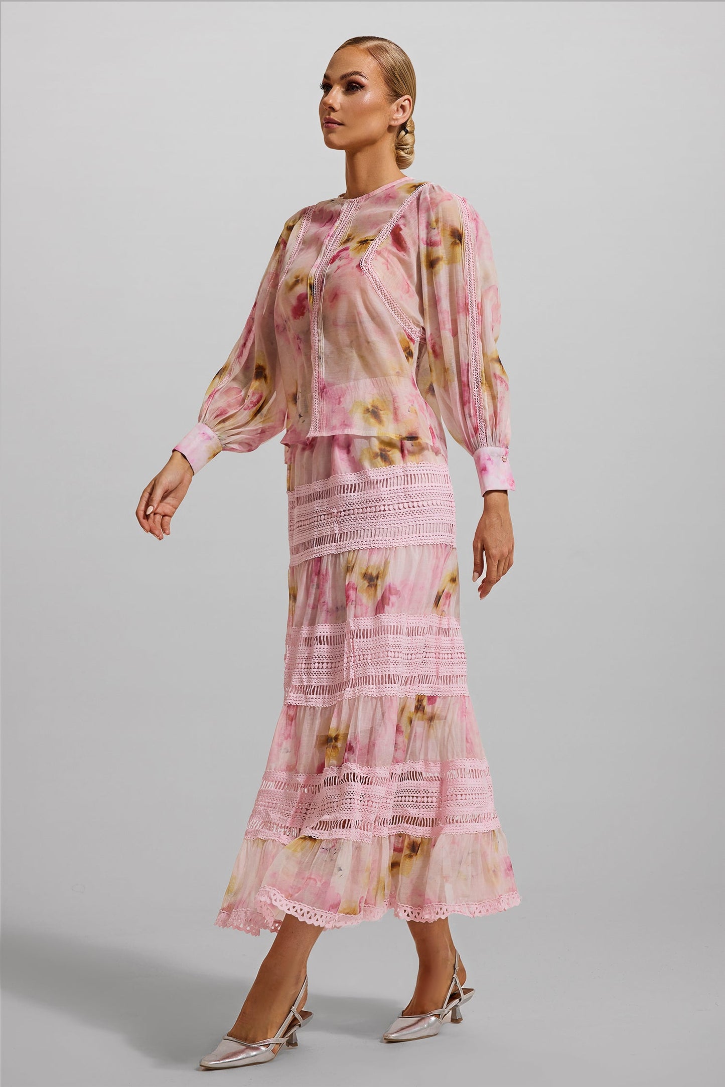Beautifully Finished Top in a Timeless Design