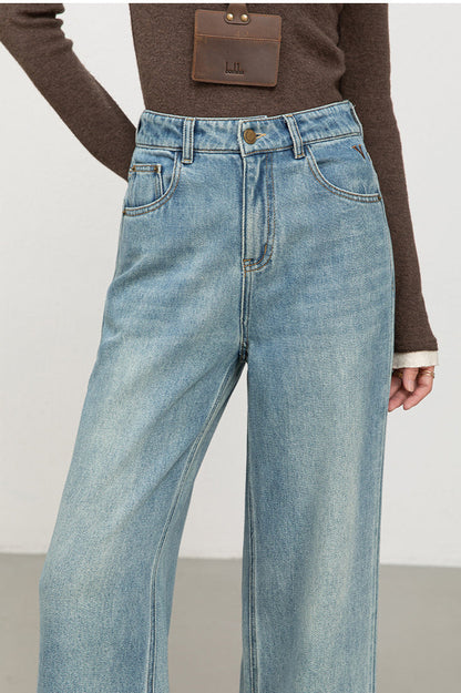 Effortlessly Elegant Garment with a Timeless Design