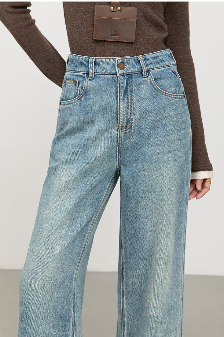 Effortlessly Elegant Garment with a Timeless Design