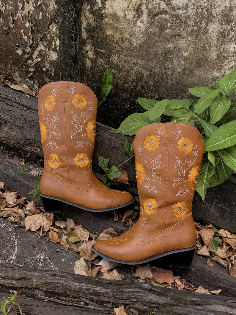 Gracefully Styled Boots for Any Occasion