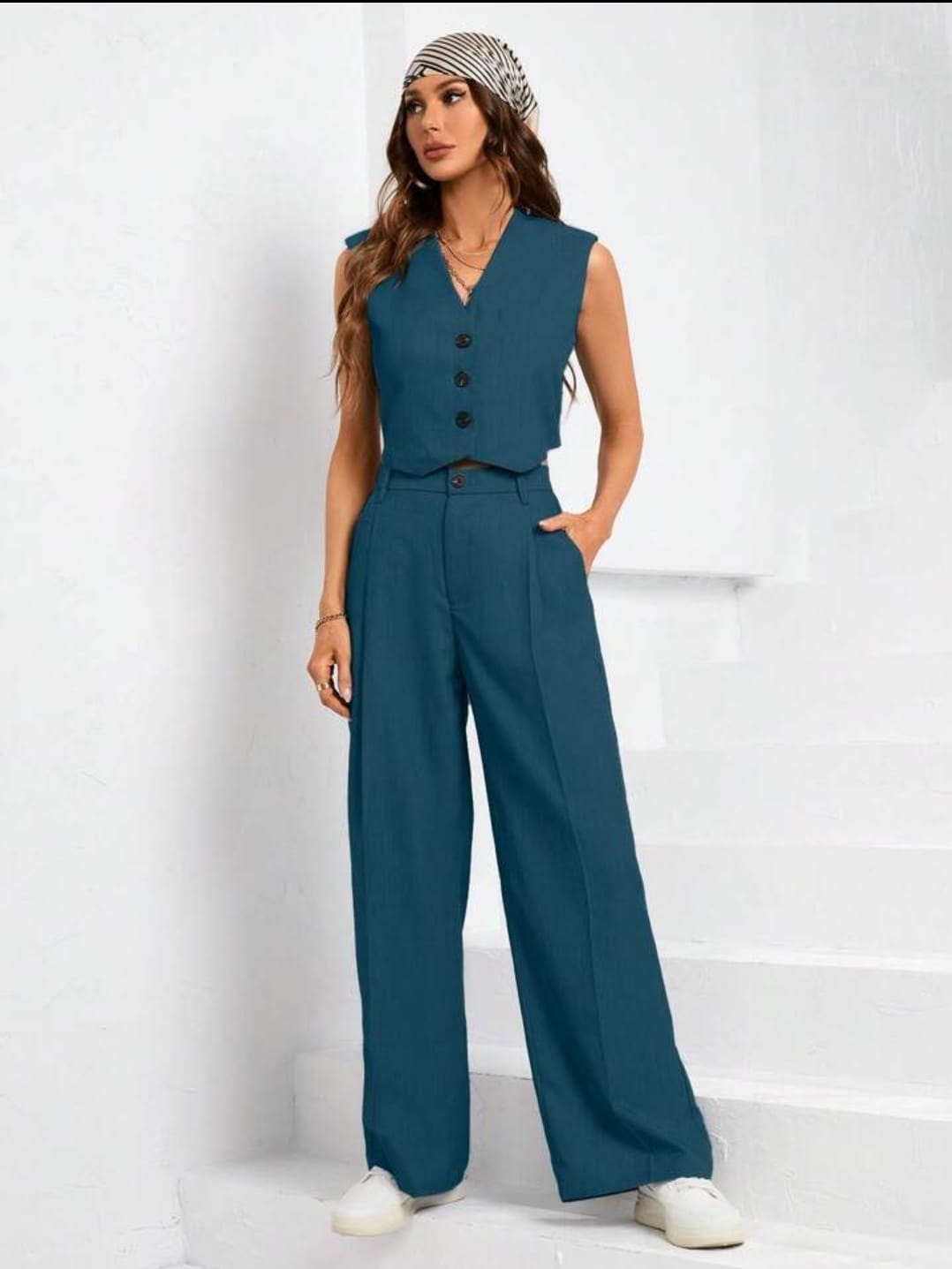 Effortlessly Elegant Pants with a Timeless Design