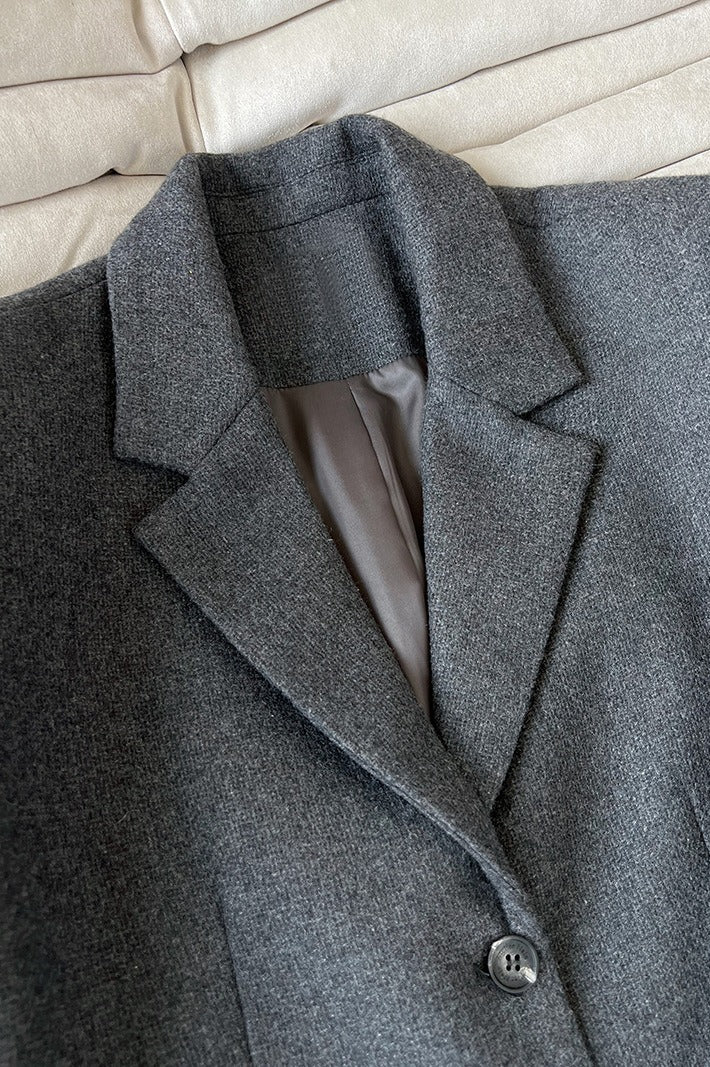 Gracefully Styled Garment for Any Occasion