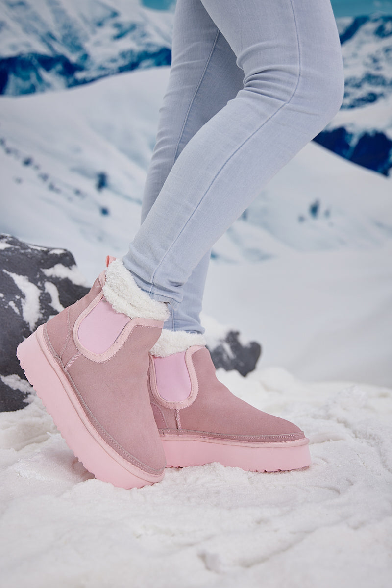 Beautifully Finished Boots in a Timeless Design
