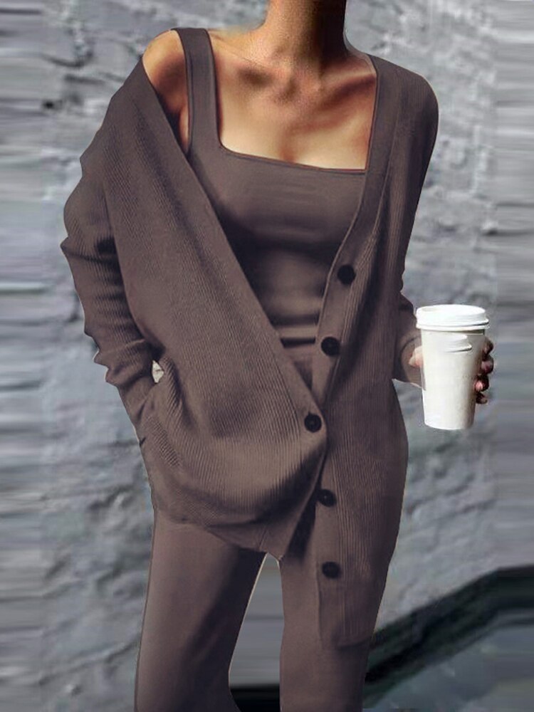 Effortlessly Elegant Cardigan with a Timeless Design