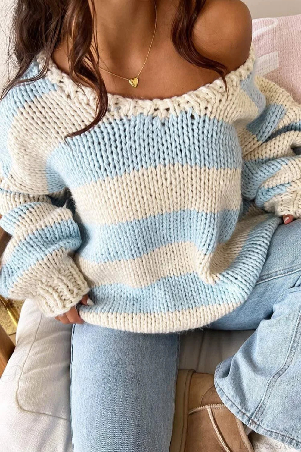 Effortlessly Elegant Sweater with a Timeless Design