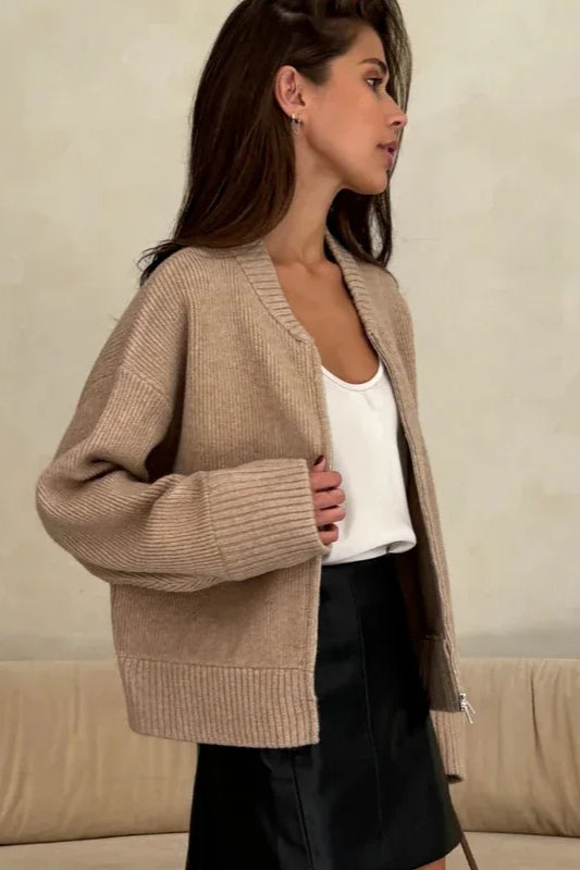 Well Tailored Cardigan with a Graceful Silhouette