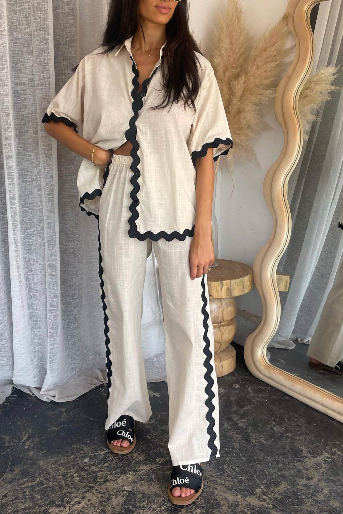 Classic Vintage Blouse with a Flattering Fit