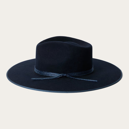 Well Tailored Garment with a Graceful Silhouette