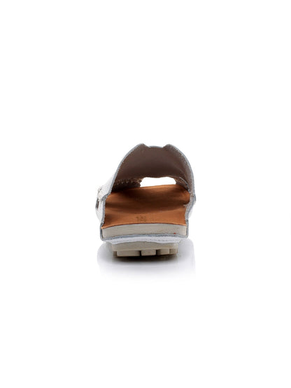 Effortlessly Elegant Garment with a Timeless Design