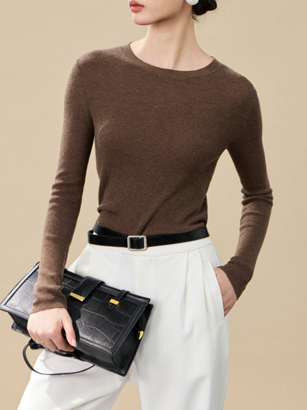 Well Tailored Sweater with a Graceful Silhouette