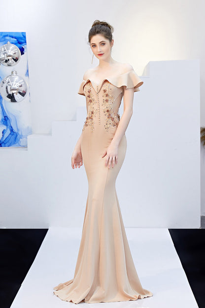 Well Tailored Dress with a Graceful Silhouette