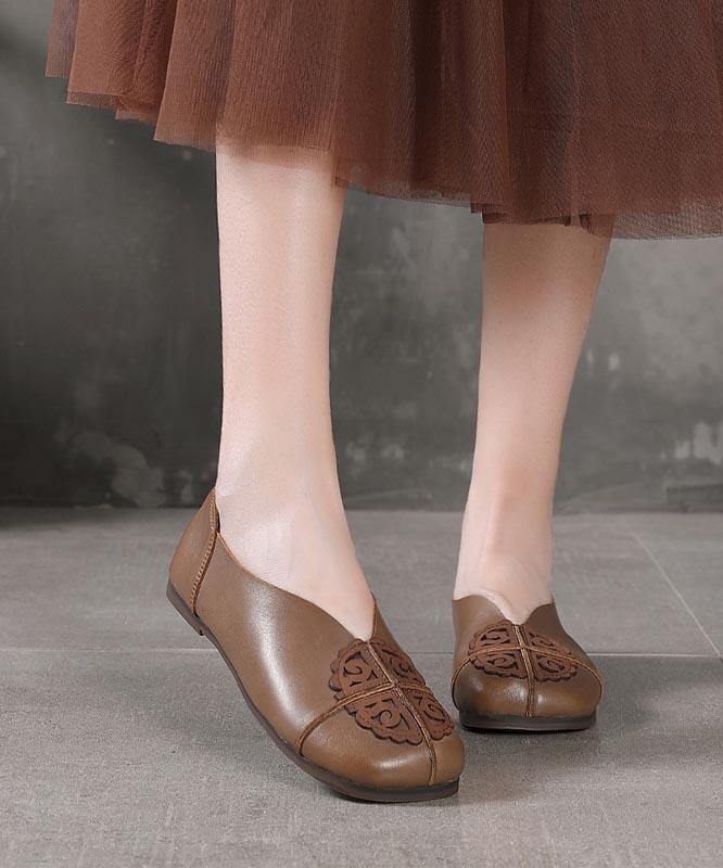 Effortlessly Elegant Shoes with a Timeless Design