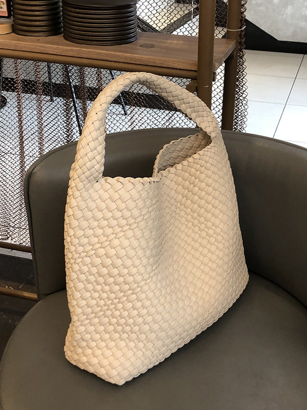 Well Tailored Bag with a Graceful Silhouette