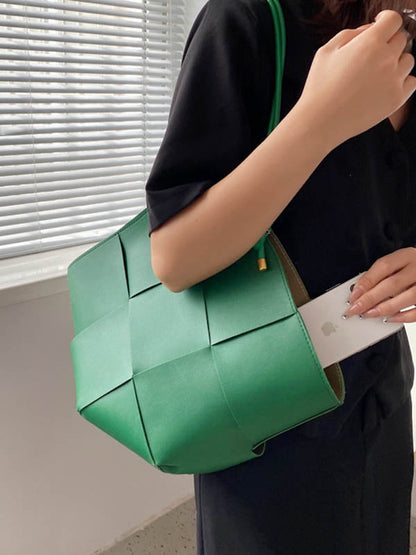 Beautifully Finished Bag in a Timeless Design